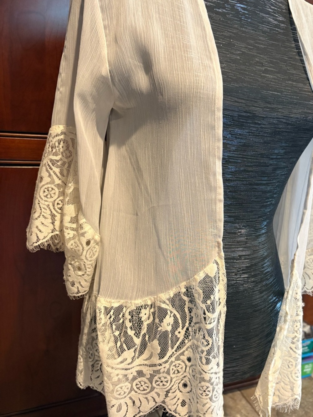 Buckle White Lace Trim Kimono - Picture 2 of 4